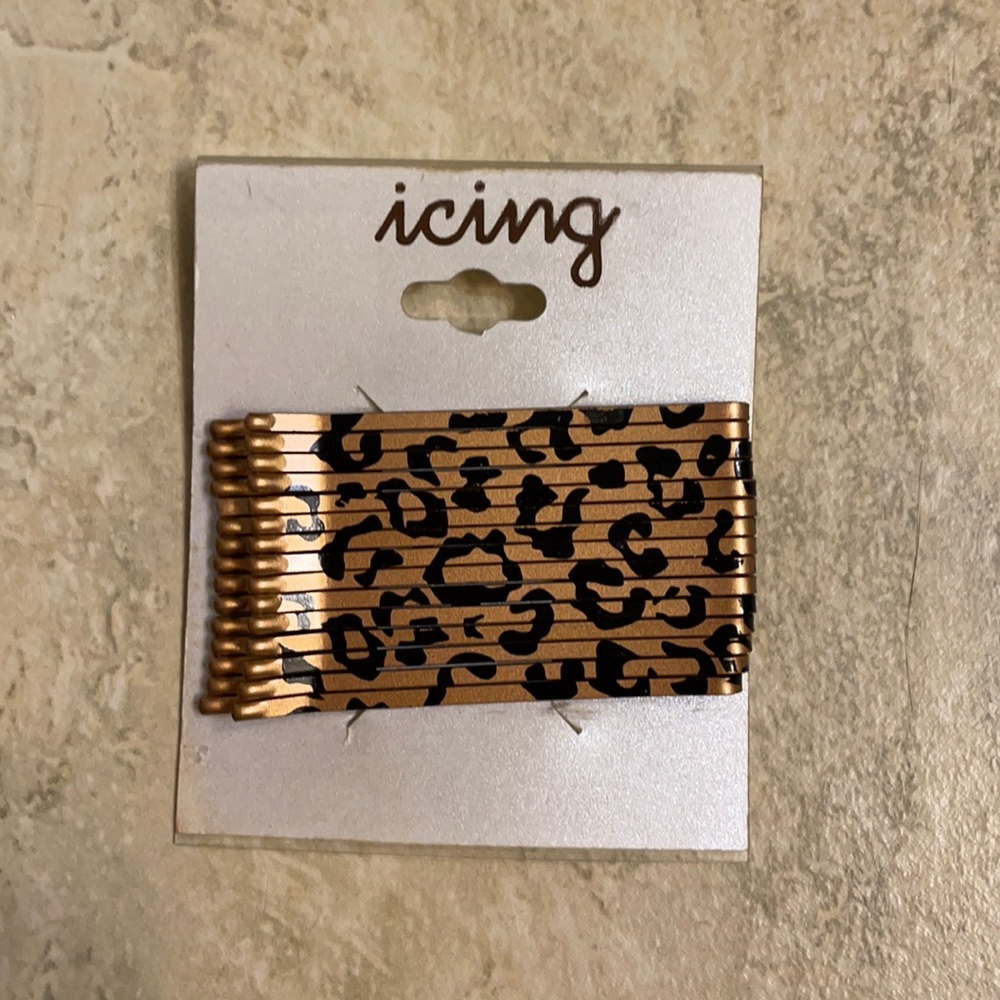 Leopard print Bobby pins
